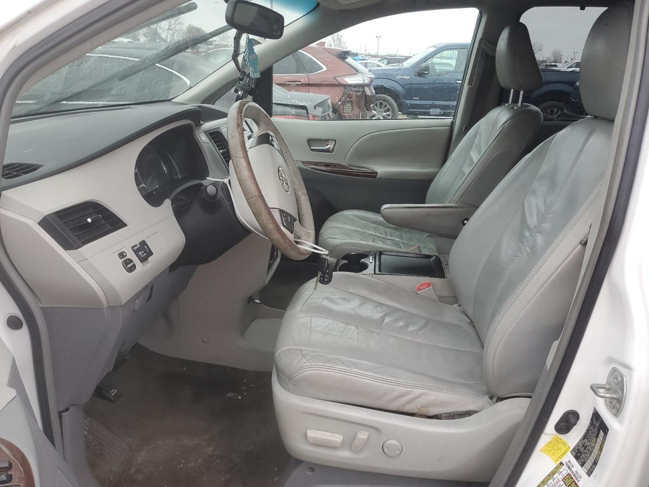 2011 Toyota Sienna - Image 7