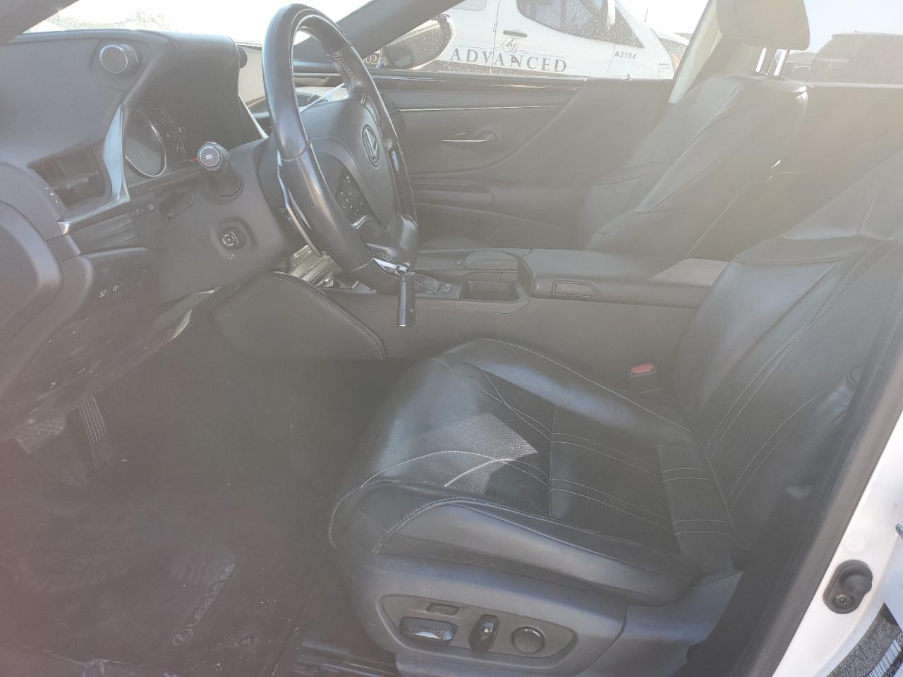 2019 Lexus ES - Image 7