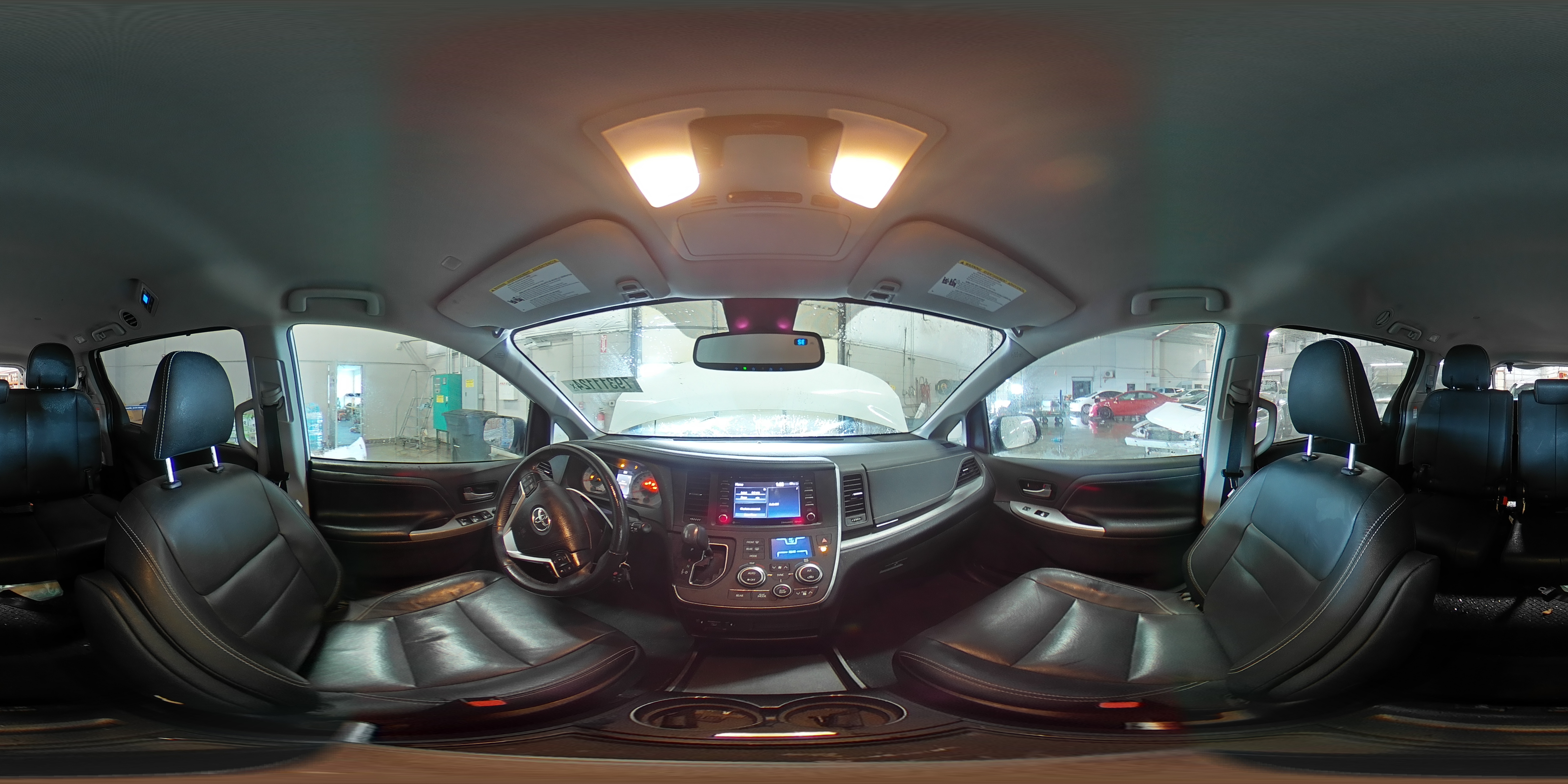 2019 Toyota Sienna - Image 16