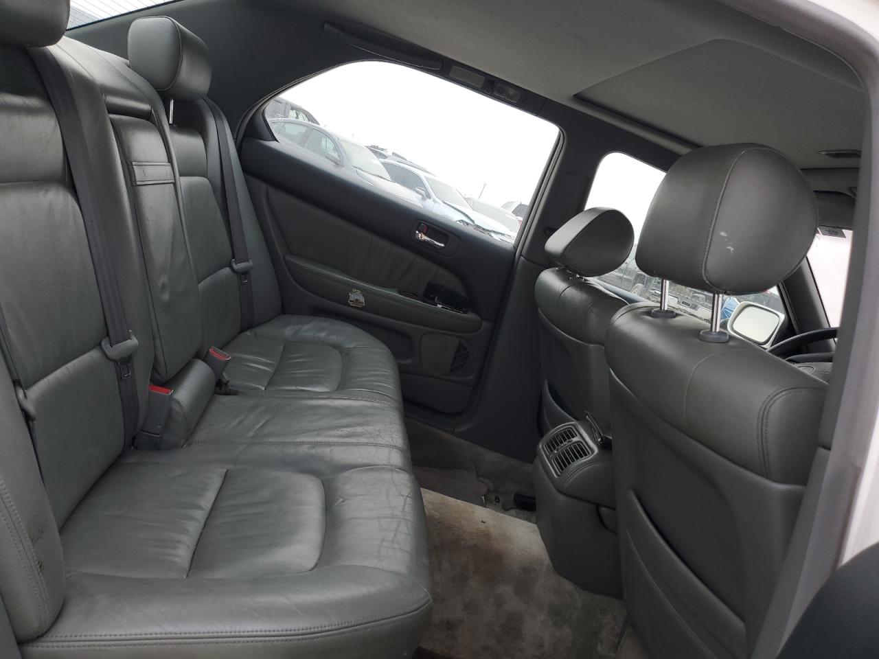 1997 Lexus LS - Image 10
