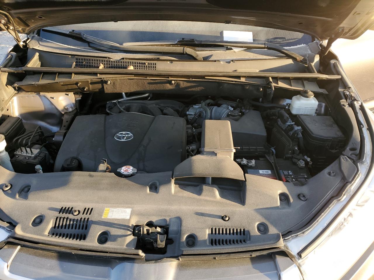 2019 Toyota Highlander - Image 13
