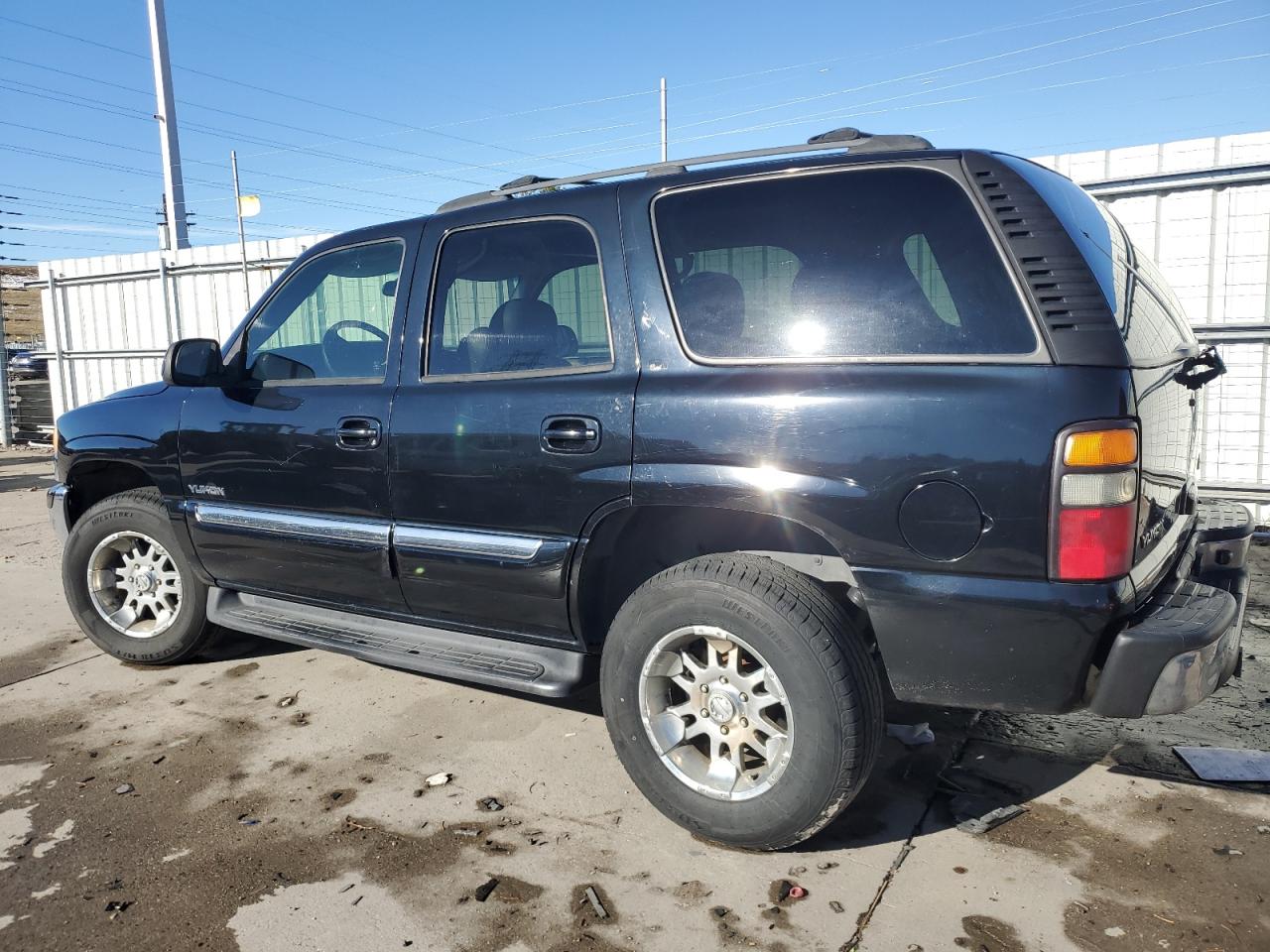 2005 GMC Yukon - Image 2