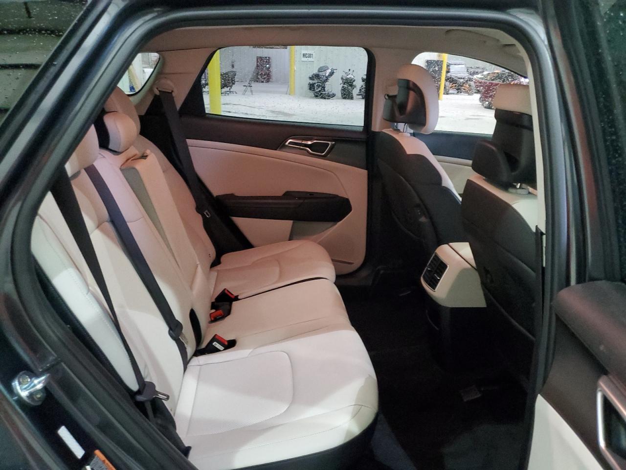 2023 Kia Sportage - Image 11