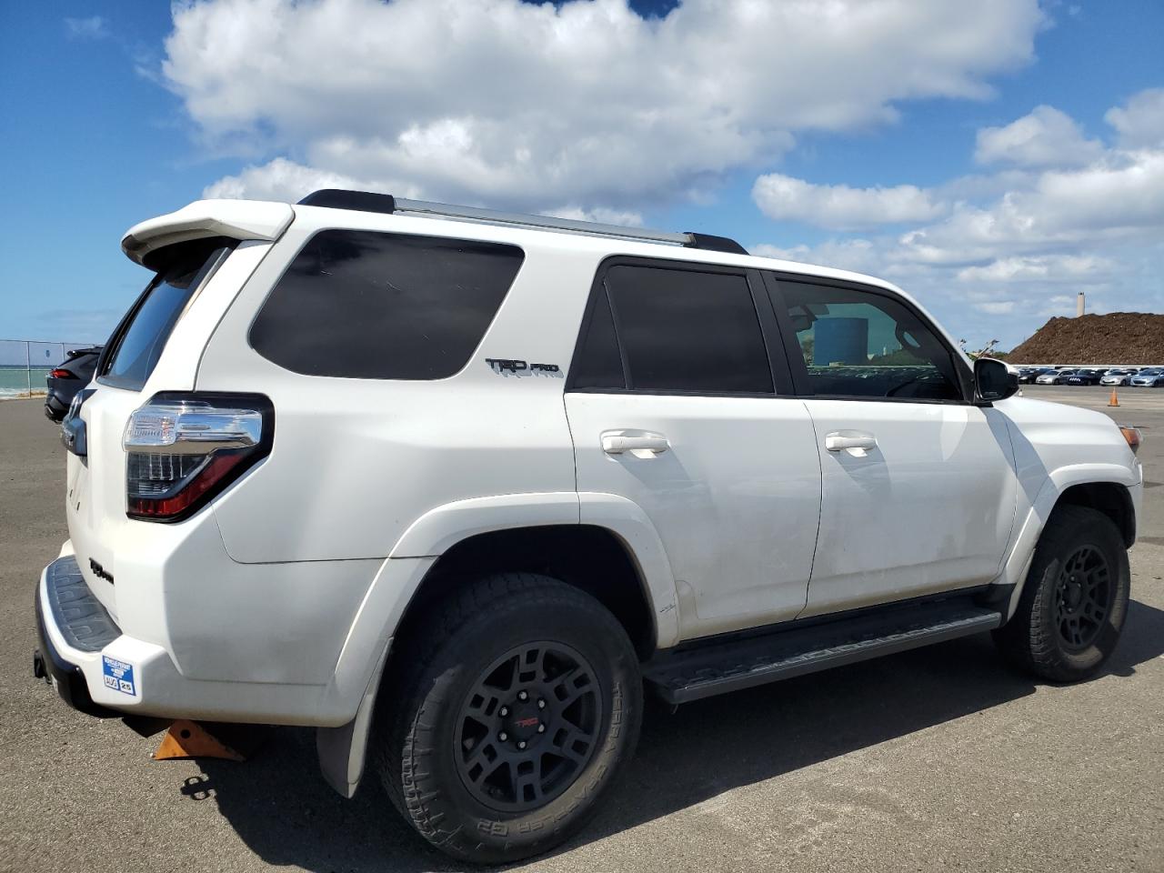 VIN JTEBU5JR0J5592037 2018 TOYOTA 4RUNNER no.3