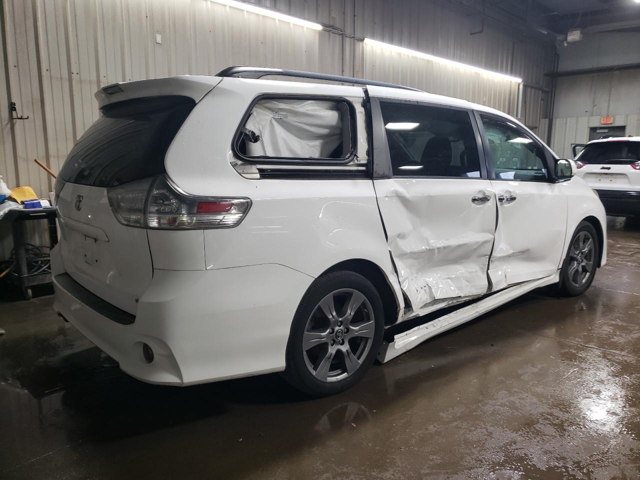 2018 Toyota Sienna - Image 3