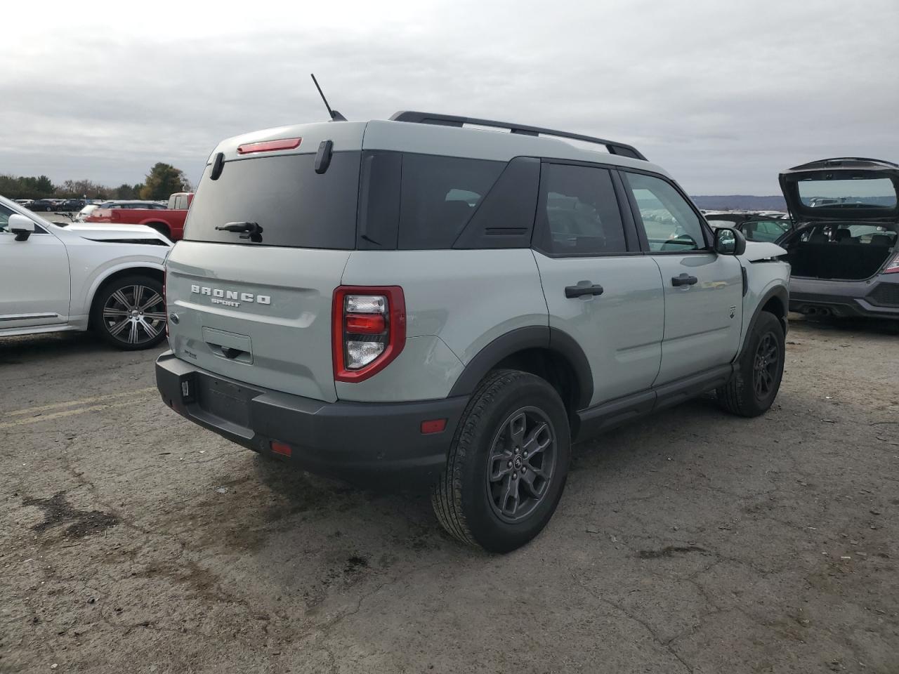 2022 Ford Bronco - Image 3