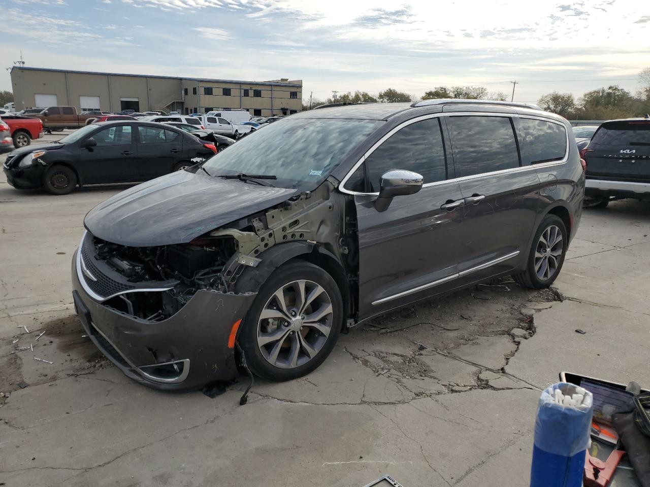 VIN 2C4RC1GG2HR835476 2017 CHRYSLER PACIFICA no.1