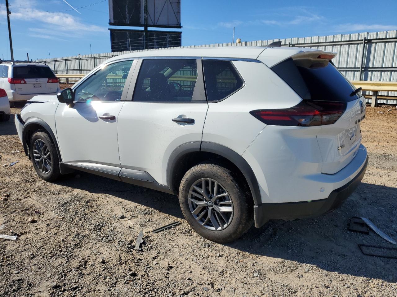 2024 Nissan Rogue - Image 2