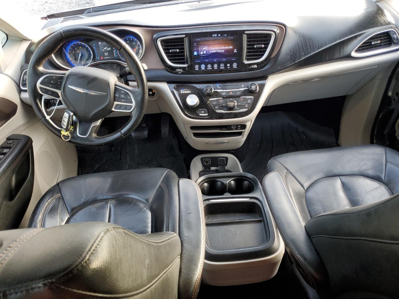 2017 Chrysler Pacifica - Image 8