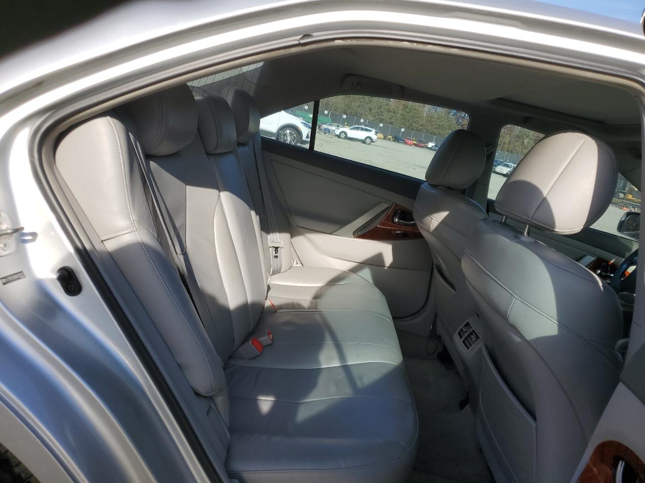 2010 Toyota Camry - Image 10