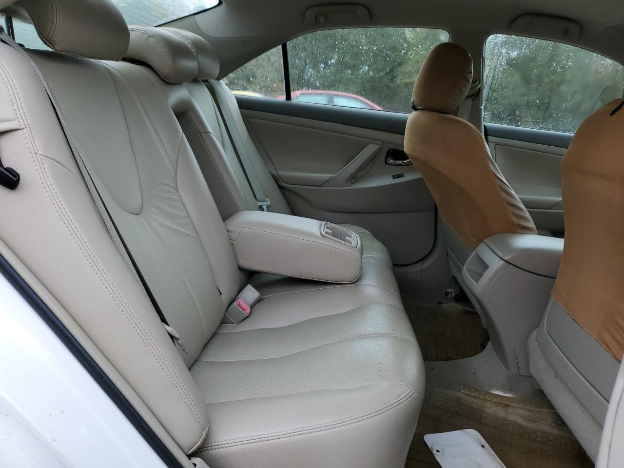 2010 Toyota Camry - Image 10