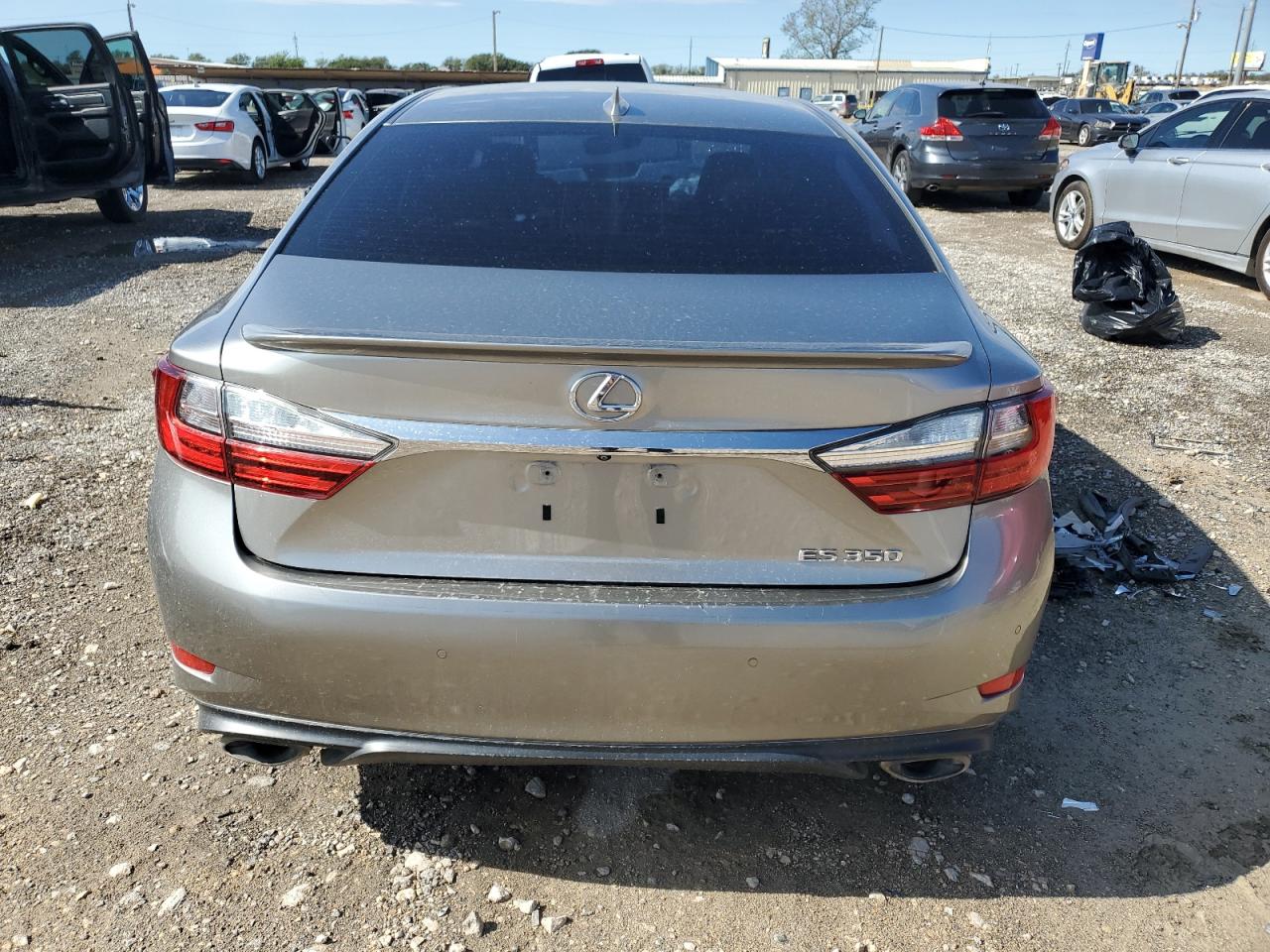 2017 Lexus ES - Image 6