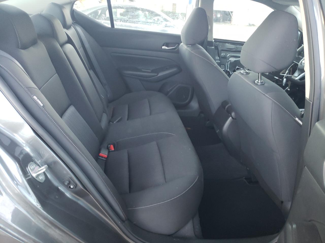 2021 Nissan Altima - Image 10