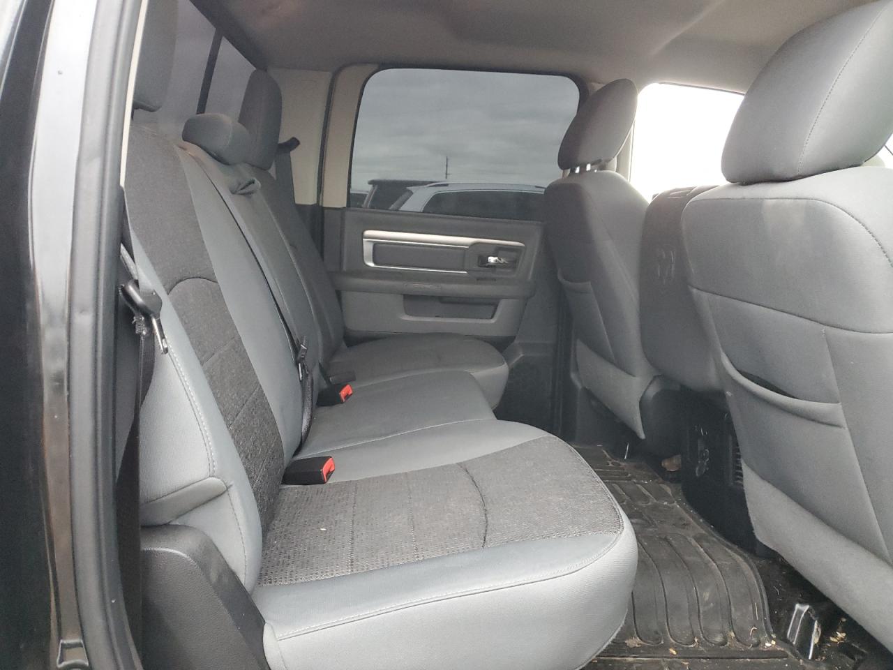 2015 RAM 1500 - Image 10