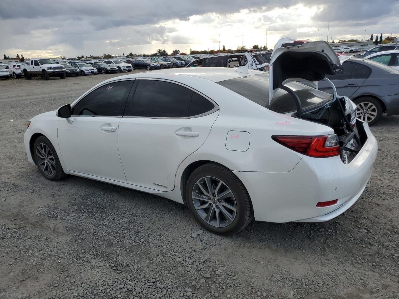2017 Lexus ES - Image 2