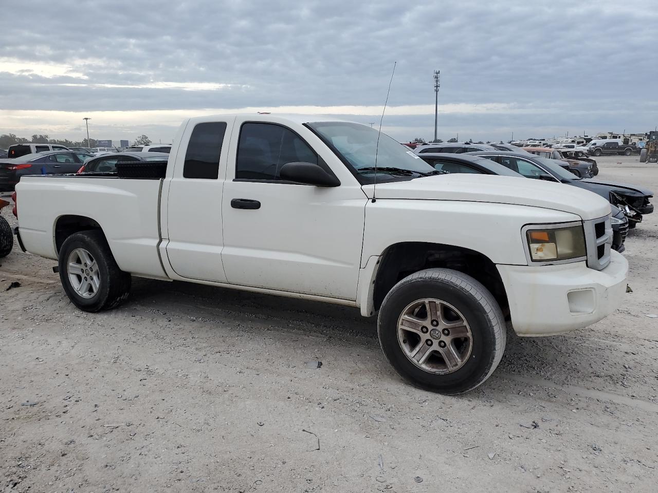 2009 Dodge Dakota - Image 4