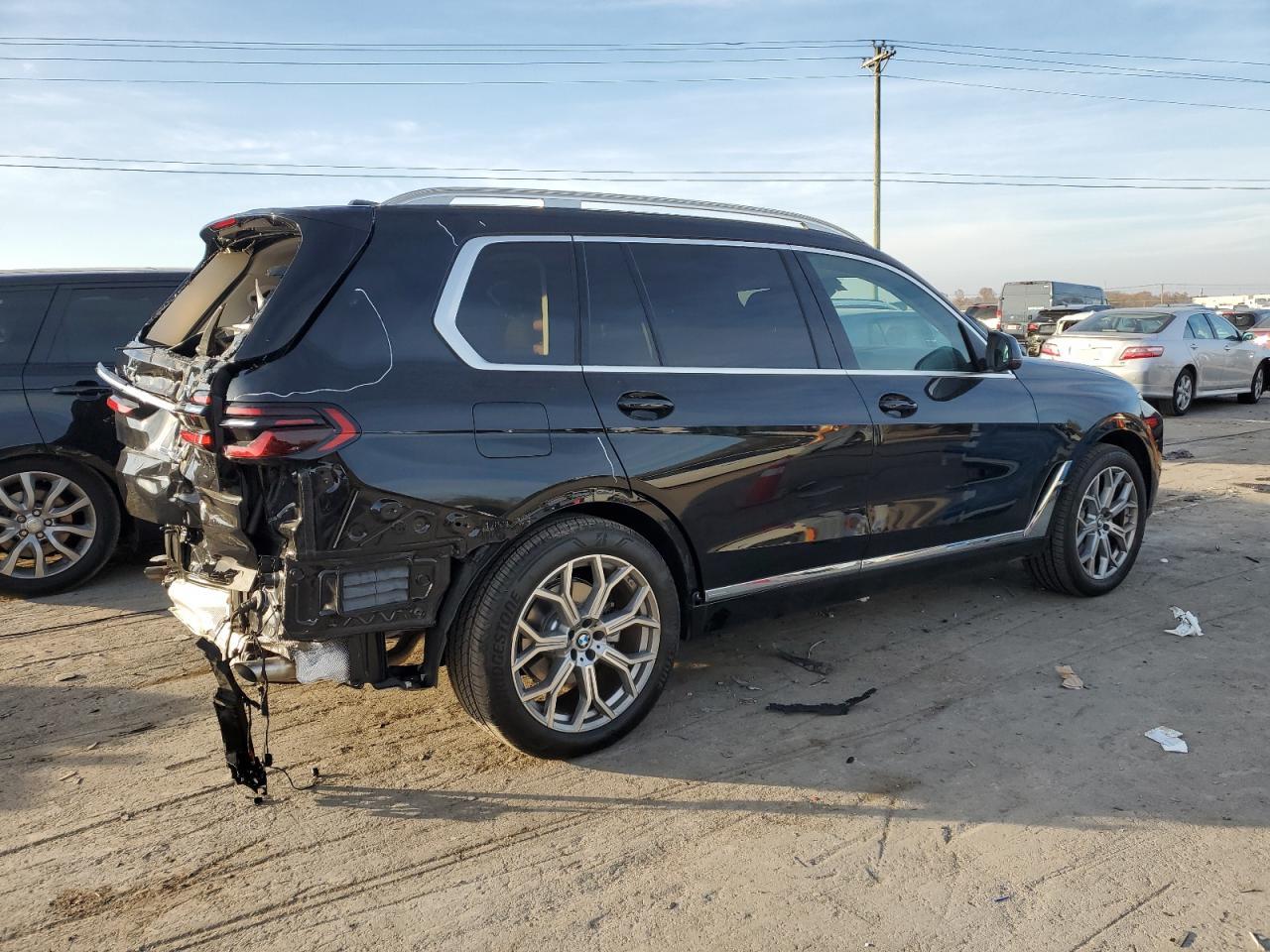 2024 BMW X7 - Image 3