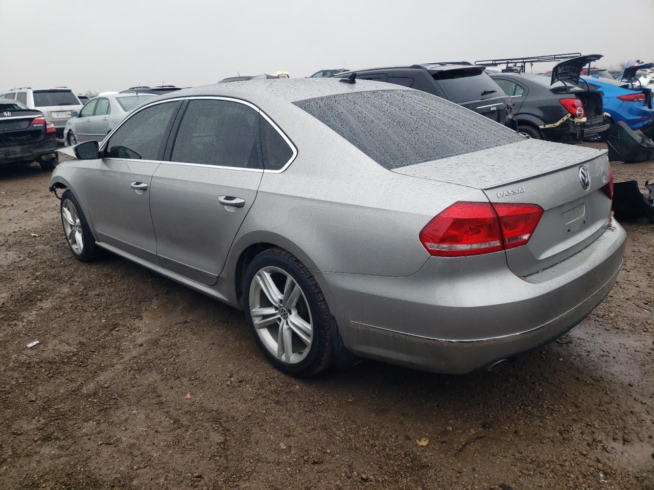2014 Volkswagen Passat - Image 2