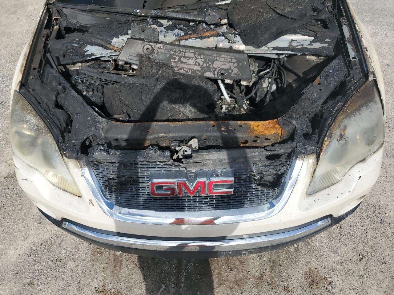 2010 GMC Acadia - Image 14