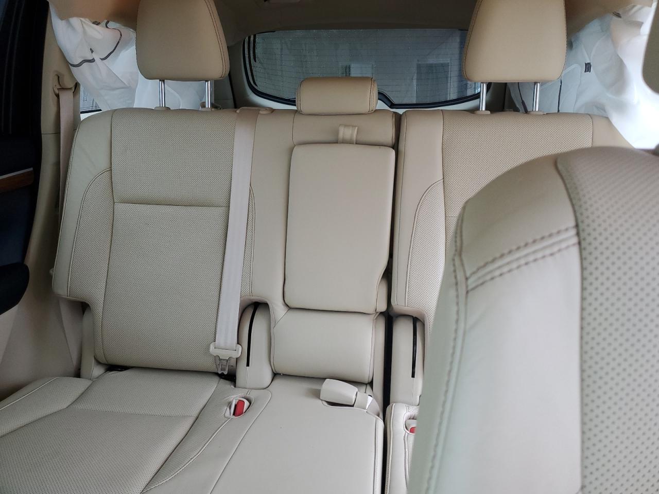2017 Toyota Highlander - Image 10