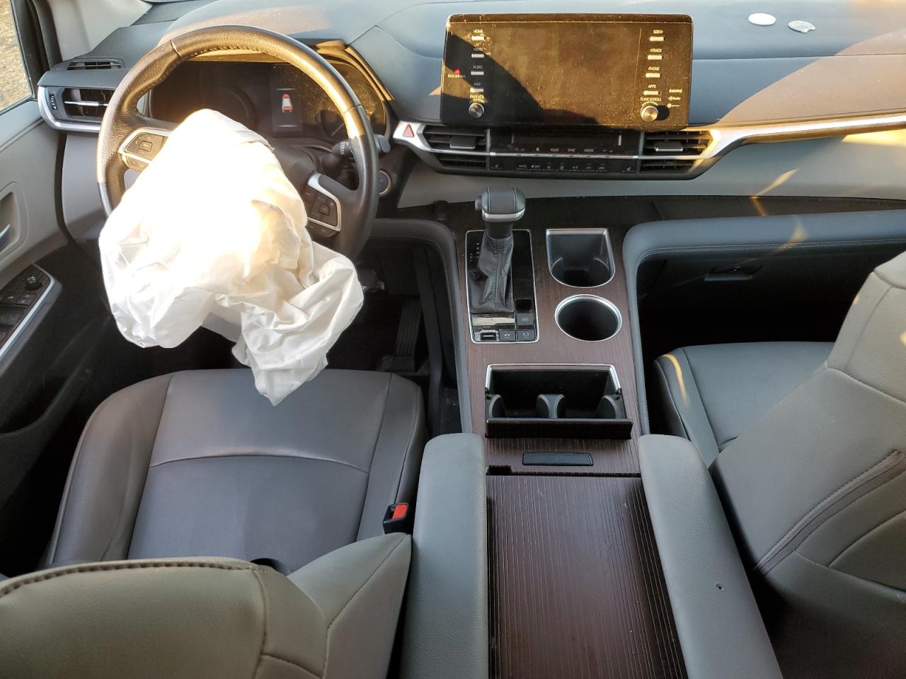 2021 Toyota Sienna - Image 8