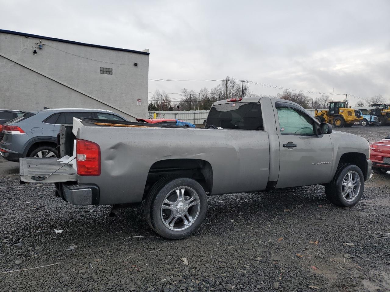 2009 Chevrolet Silverado - Image 3