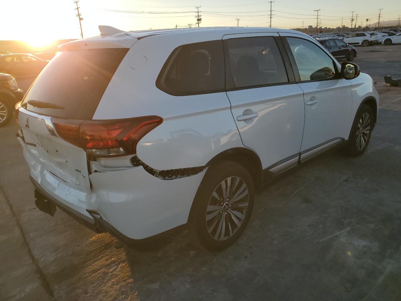 2019 Mitsubishi Outlander - Image 3