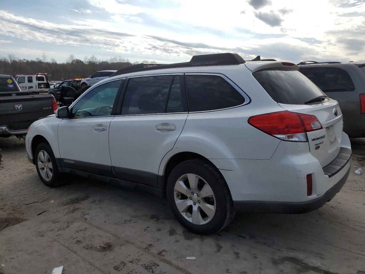 2011 Subaru Outback - Image 2
