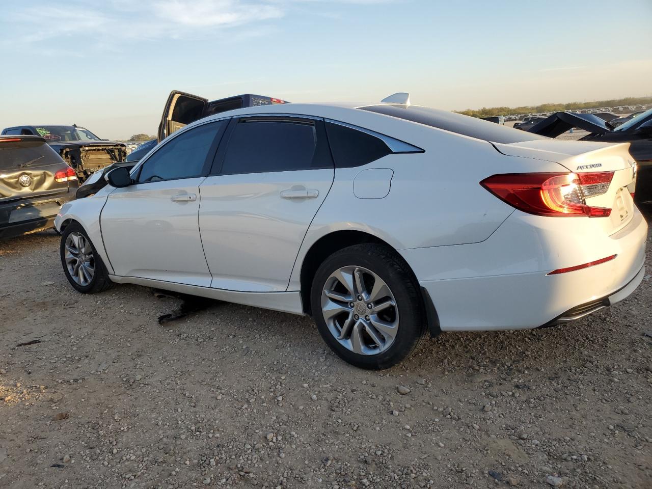 VIN 1HGCV1F19JA110837 2018 HONDA ACCORD no.2