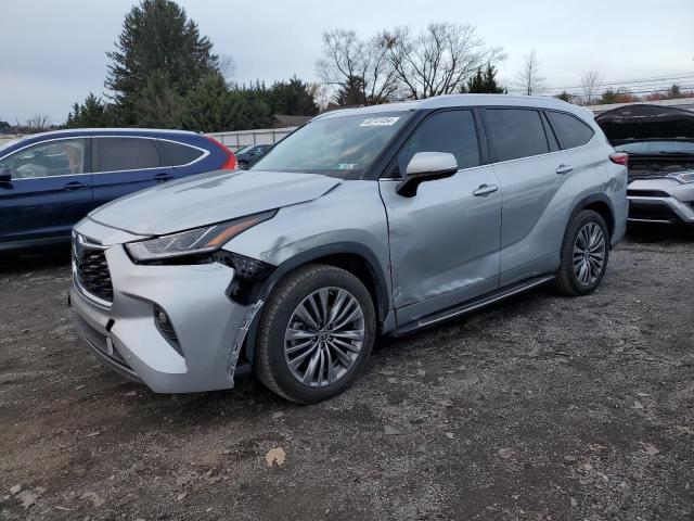 2022 Toyota Highlander Hybrid Platinum