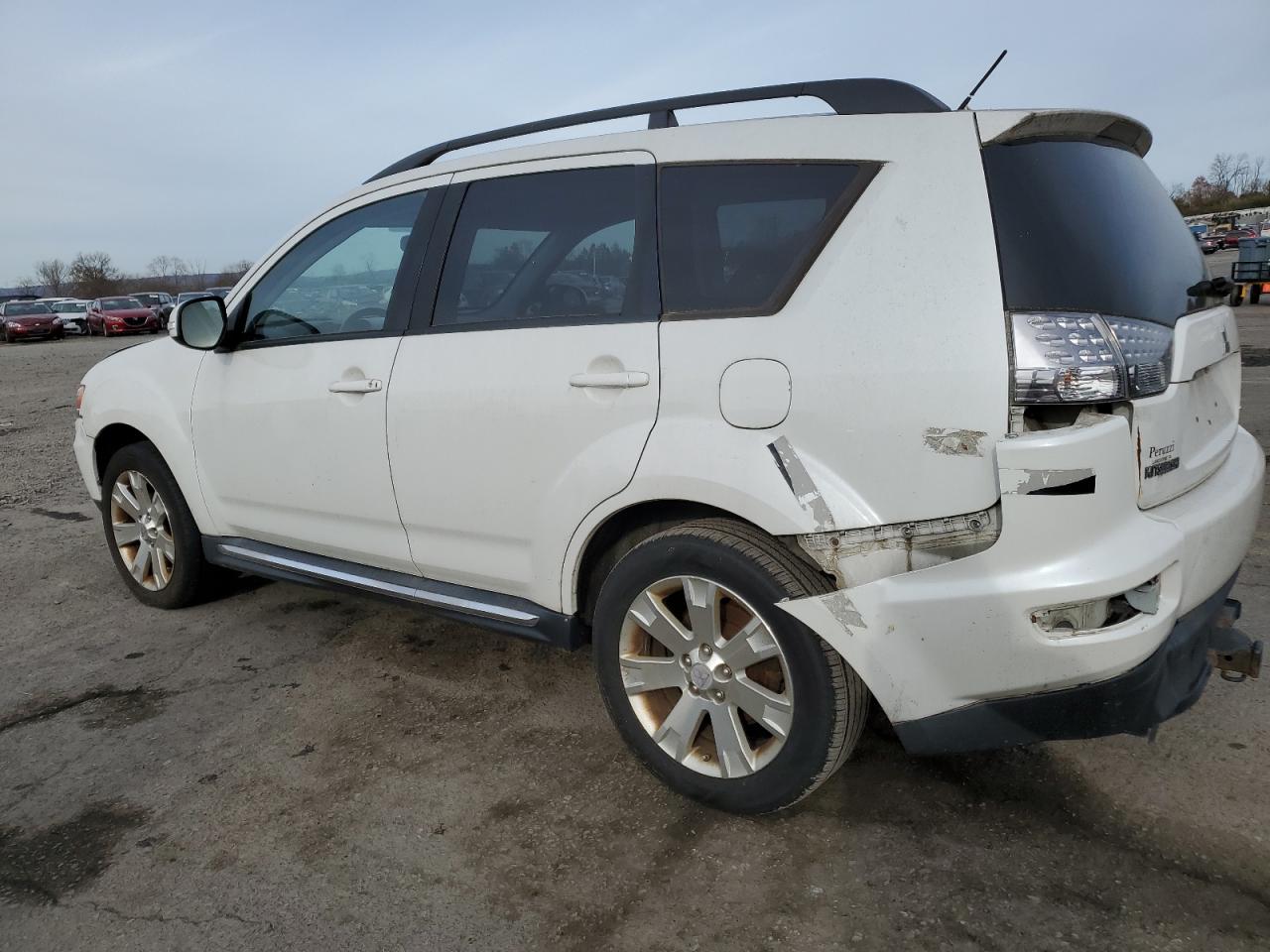 2010 Mitsubishi Outlander - Image 2