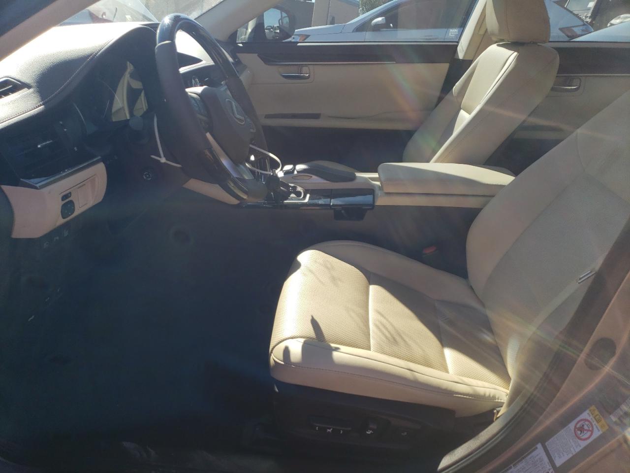 2017 Lexus ES - Image 7