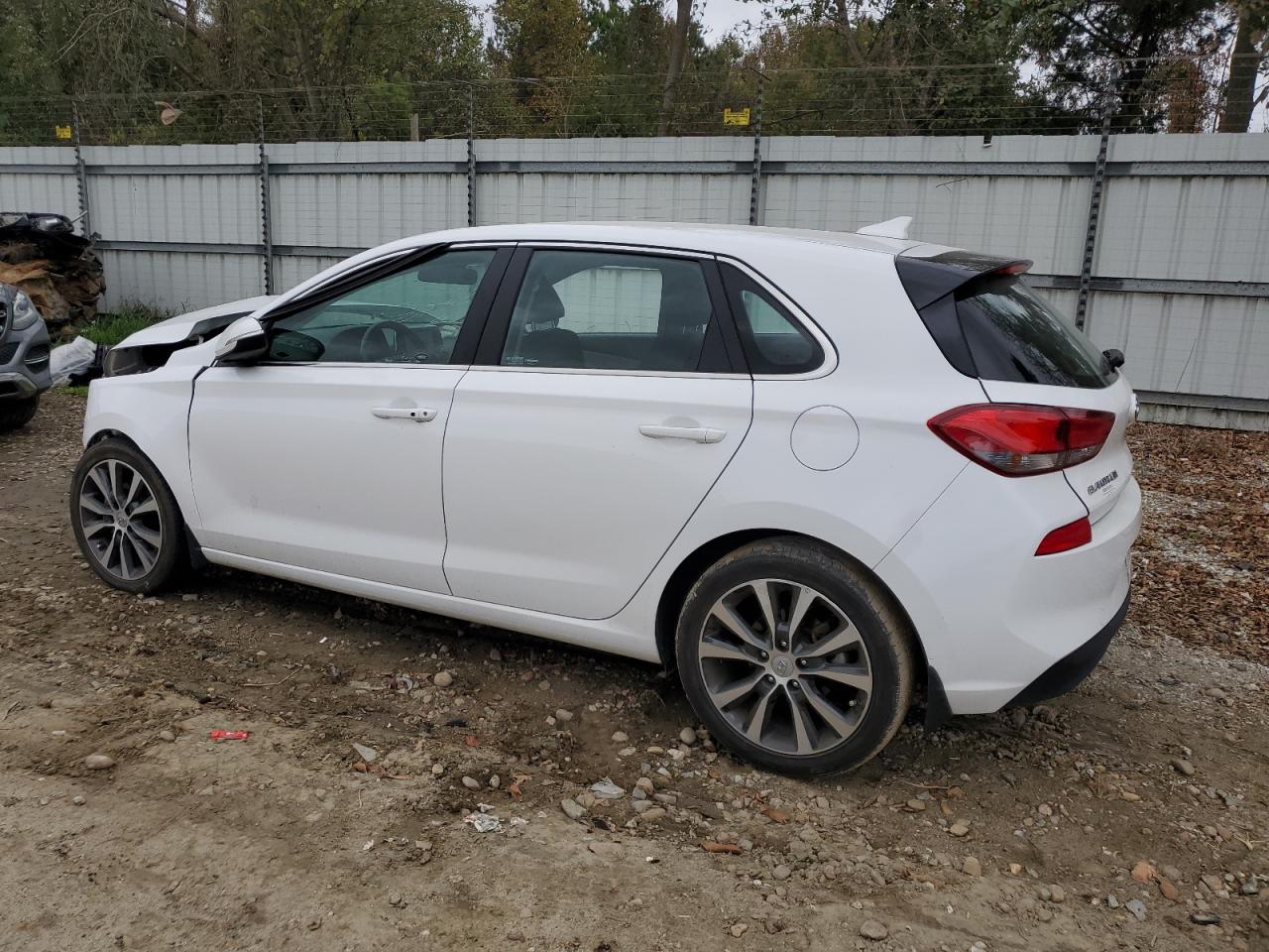 2018 Hyundai Elantra - Image 2