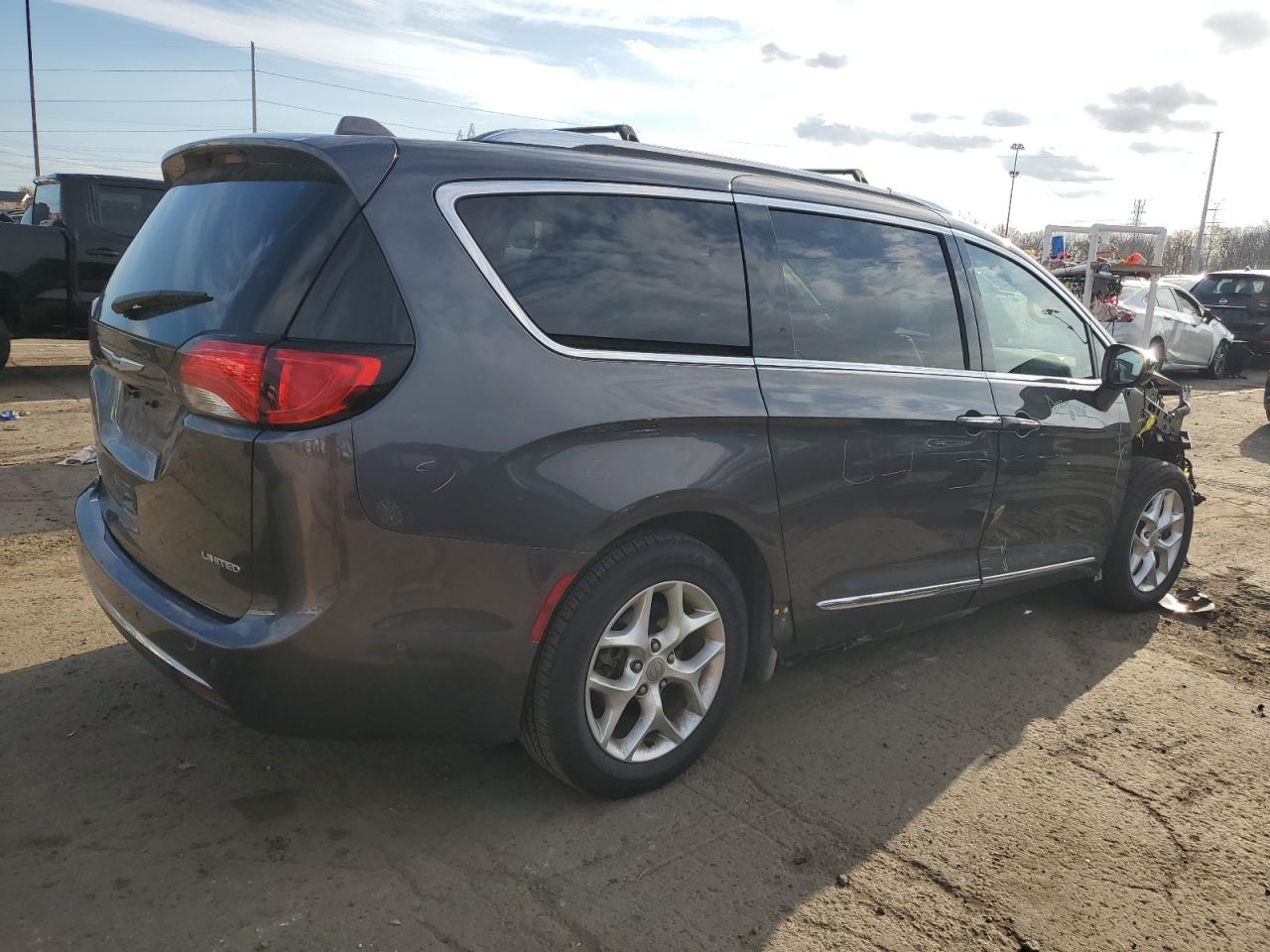 2020 Chrysler Pacifica - Image 3