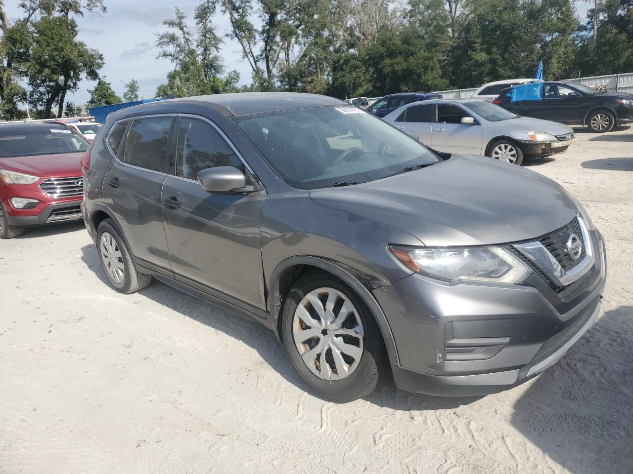 2017 Nissan Rogue - Image 4