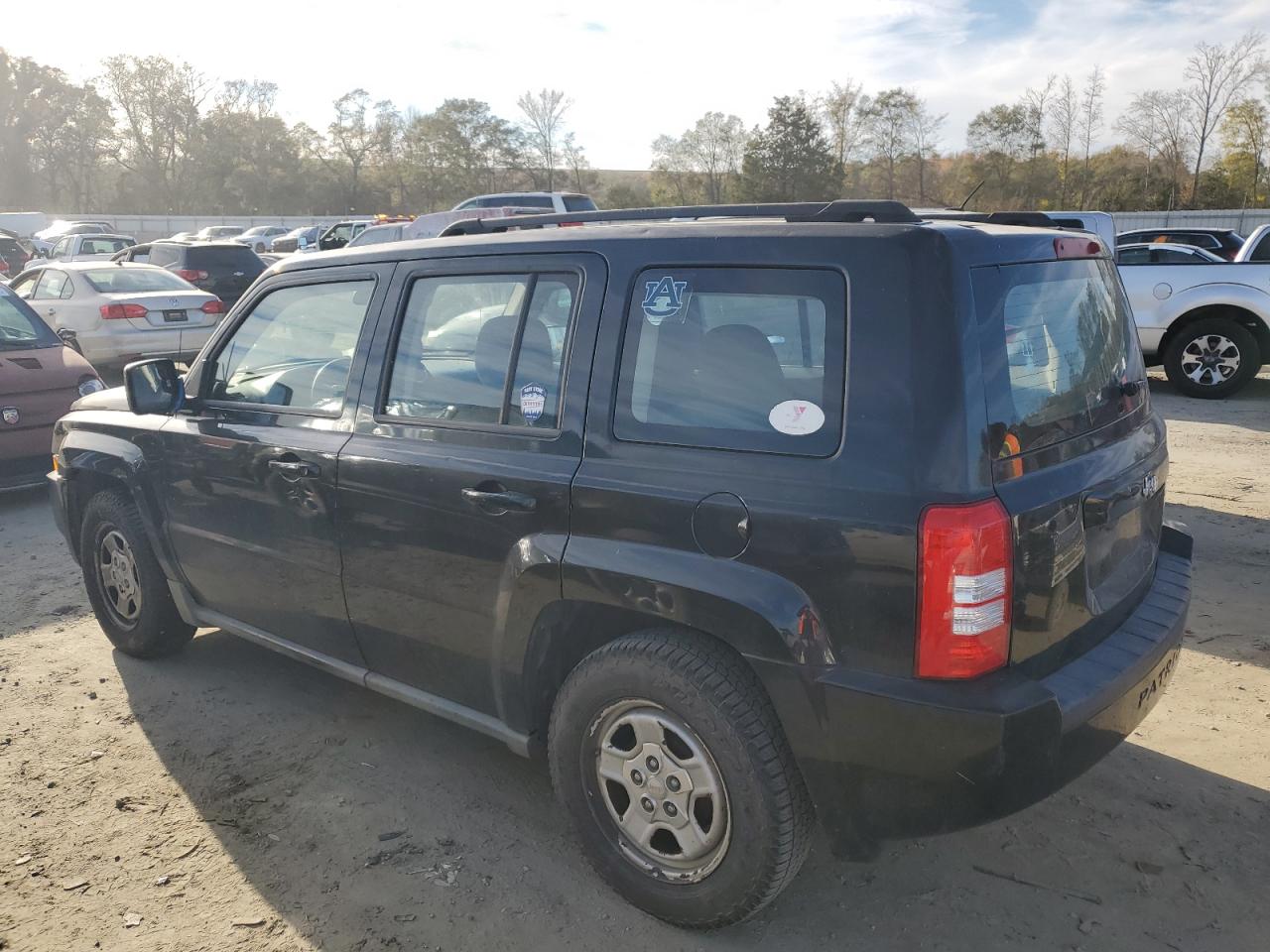2010 Jeep Liberty (Patriot) - Image 2