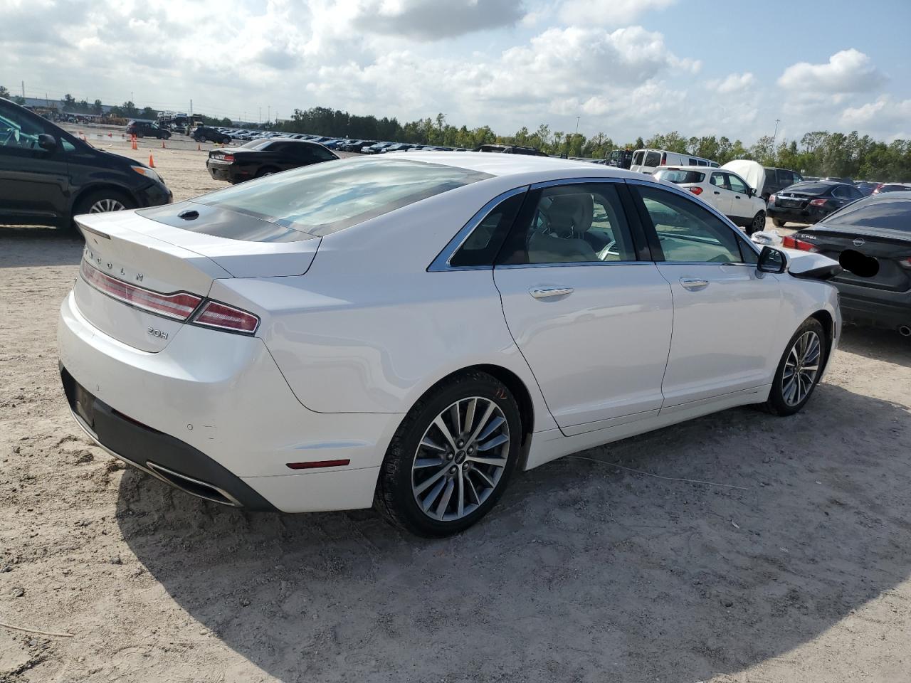 2018 Lincoln MKZ - Image 3