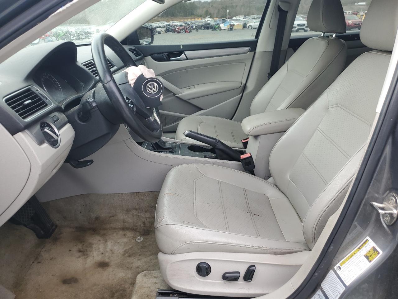 2015 Volkswagen Passat - Image 7