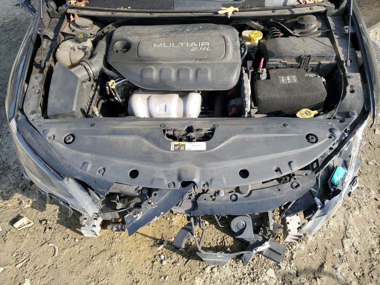 2016 Chrysler 200 - Image 10