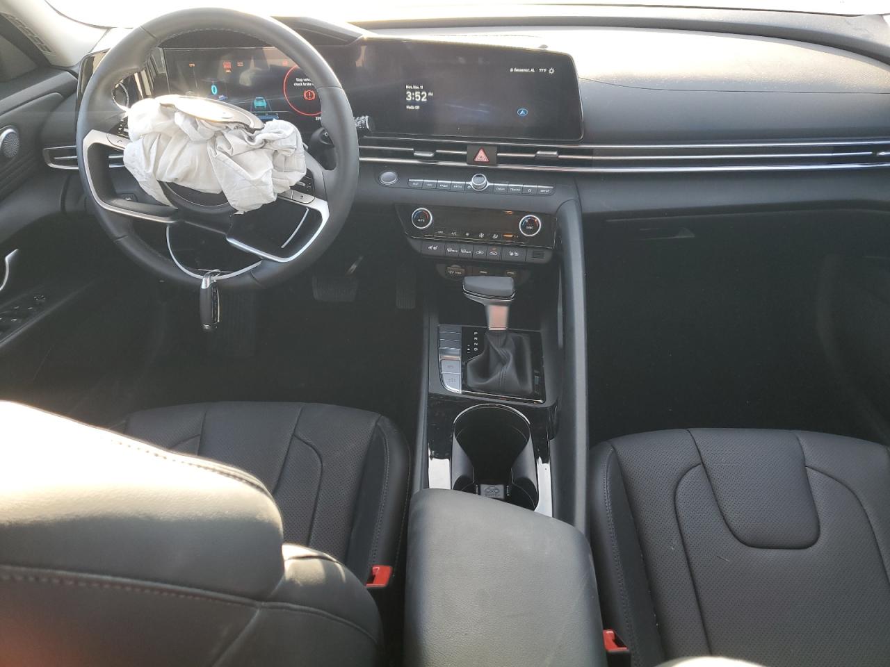 2023 Hyundai Elantra - Image 8
