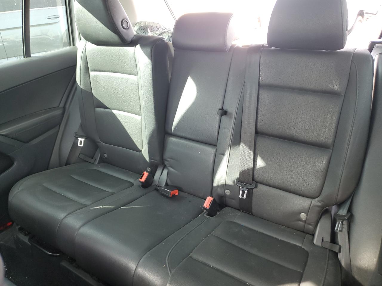 2017 Volkswagen Tiguan - Image 10