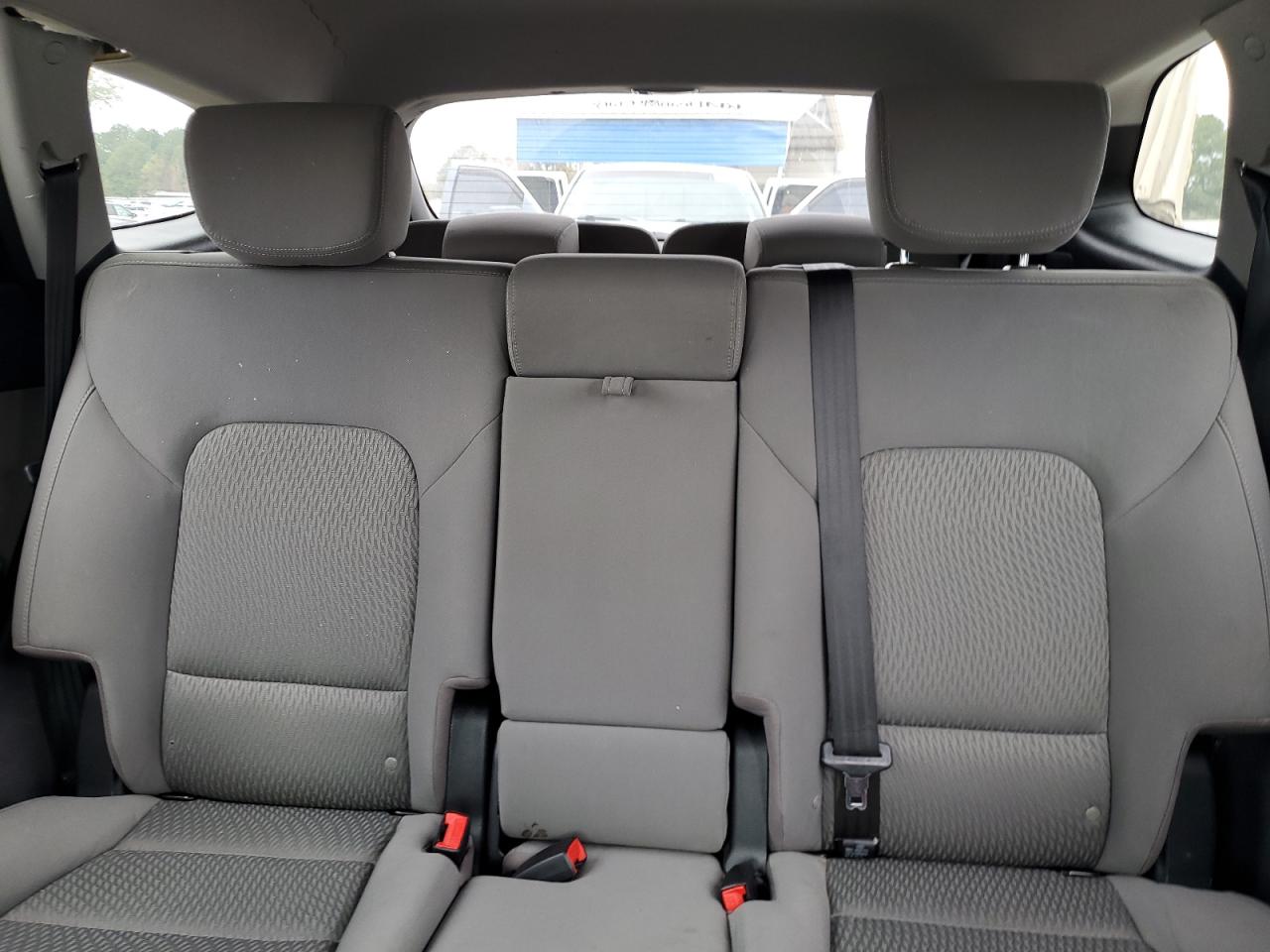 2017 Hyundai Santa Fe - Image 10