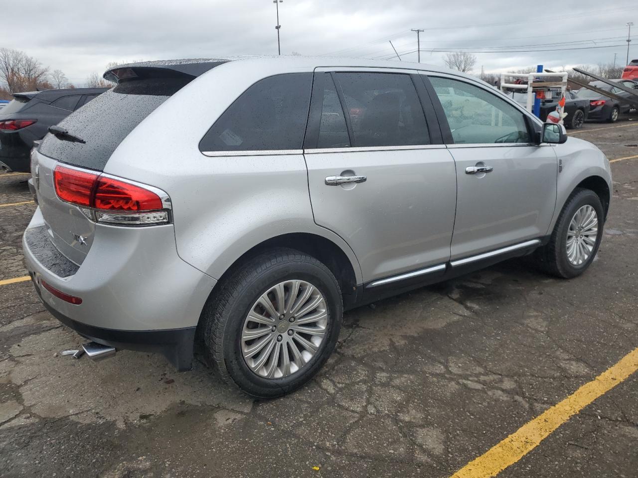 2011 Lincoln MKX - Image 3