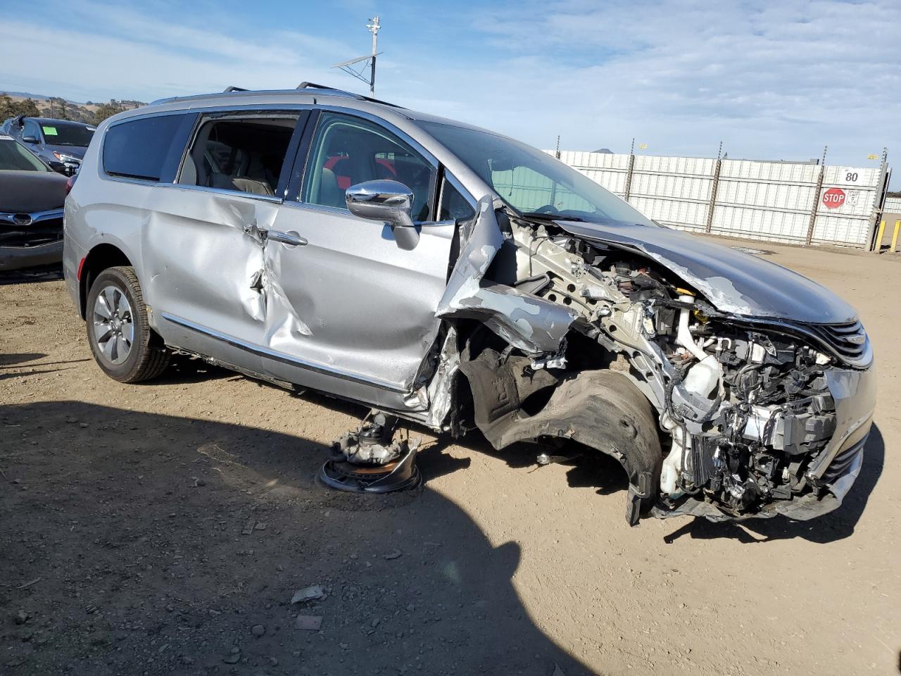 2017 Chrysler Pacifica - Image 4