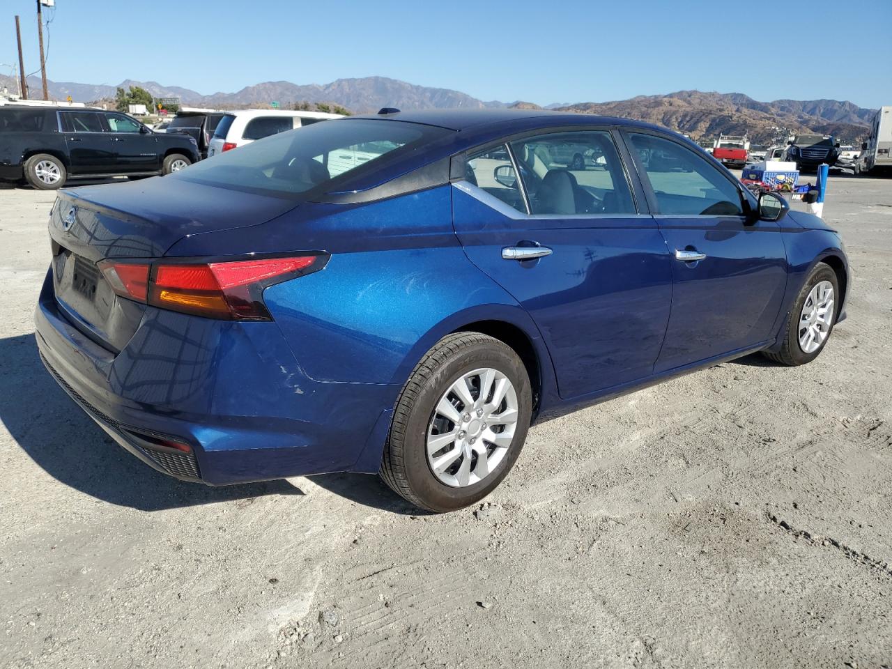 2019 Nissan Altima - Image 3