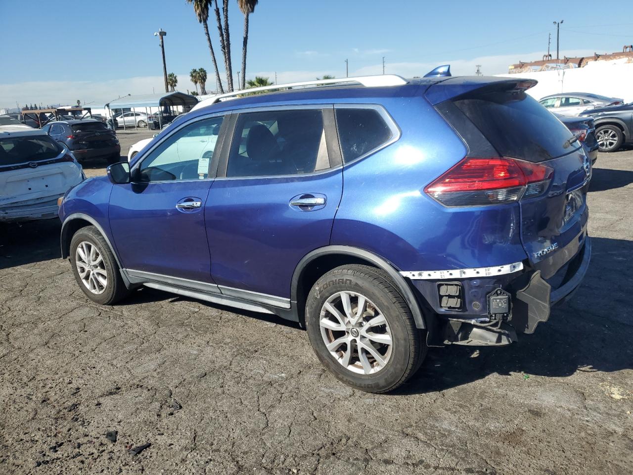 2017 Nissan Rogue - Image 2