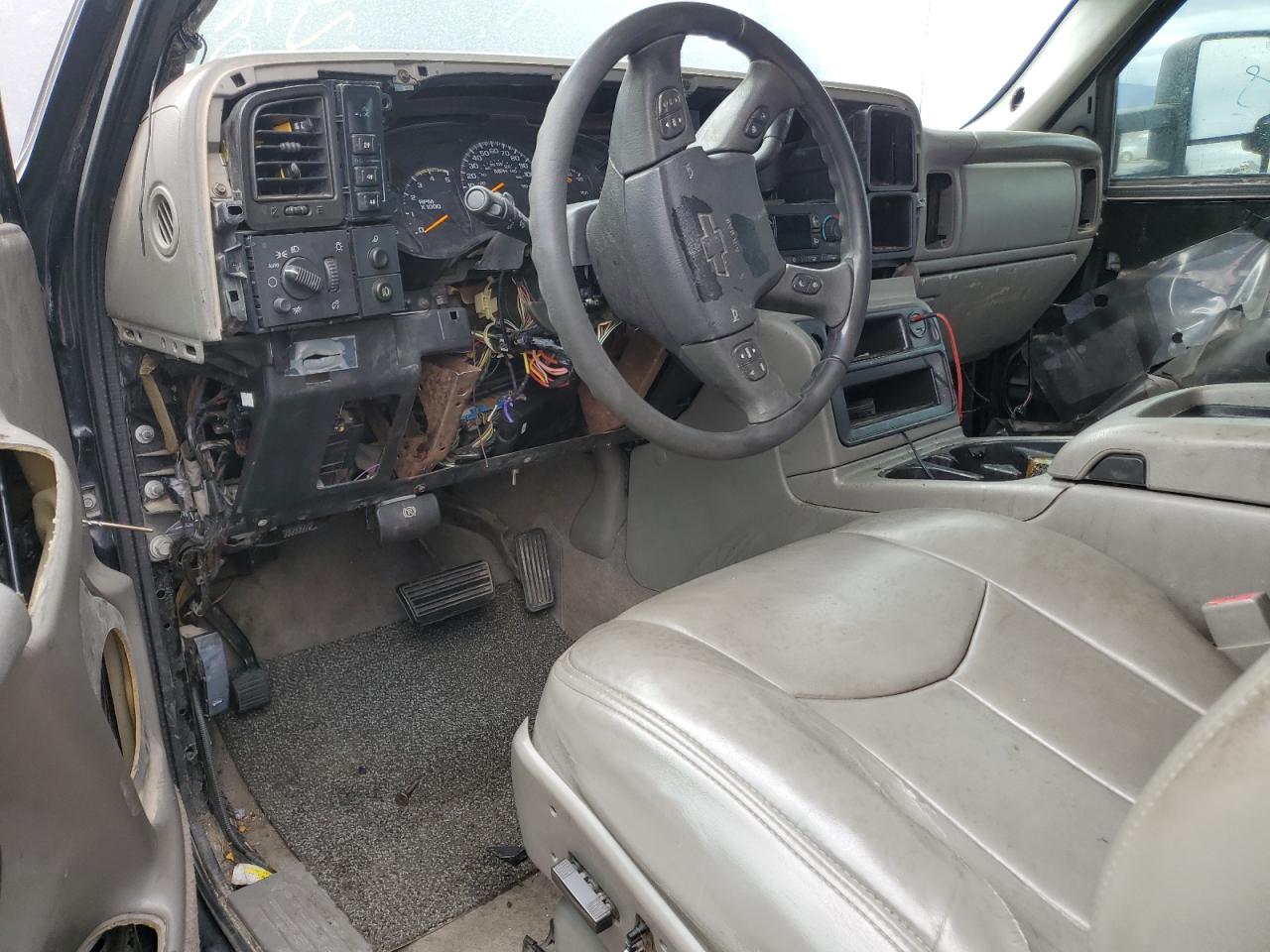 2004 Chevrolet Silverado - Image 8