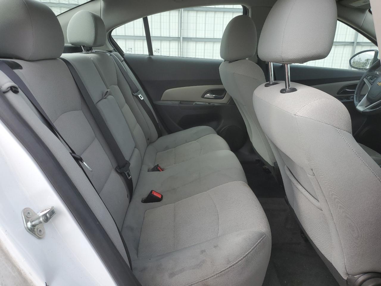 2014 Chevrolet Cruze - Image 11