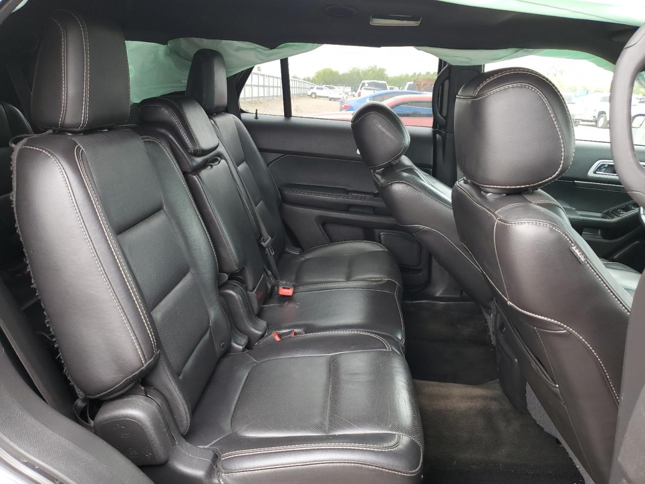 2015 Ford Explorer - Image 11