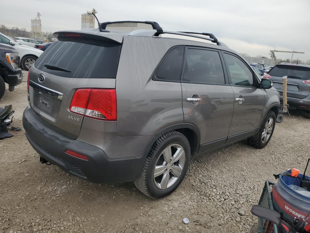 VIN 5XYKU4A2XDG380355 2013 KIA SORENTO no.3